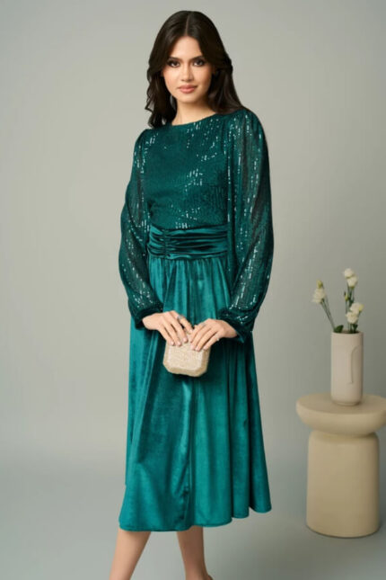 rochie din catifea verde cu paiete