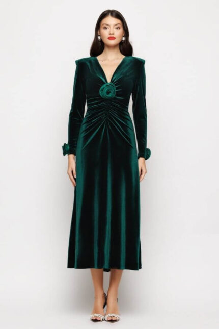 rochie de seară verde catifea mâneci lungi