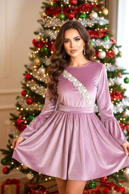 rochie din catifea roz cu broderie florala